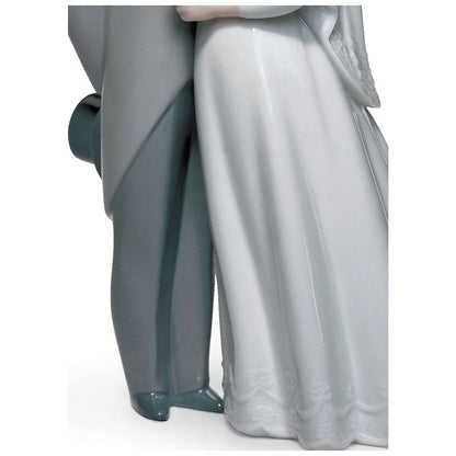 A Kiss To Remember Couple Figurine (Lladro Special Order)