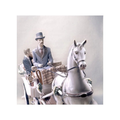 Bridal Carriage Couple Sculpture (Limited Edition) (Lladro Special Order)