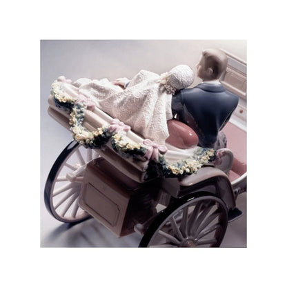 Bridal Carriage Couple Sculpture (Limited Edition) (Lladro Special Order)