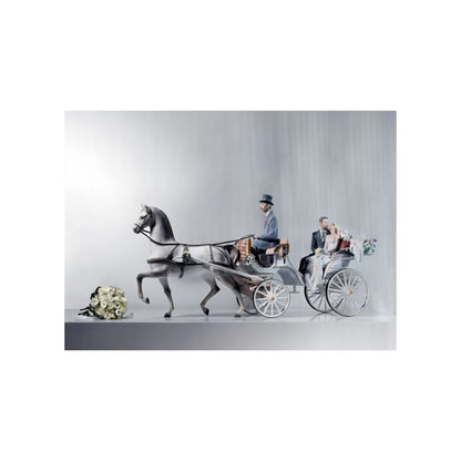 Bridal Carriage Couple Sculpture (Limited Edition) (Lladro Special Order)