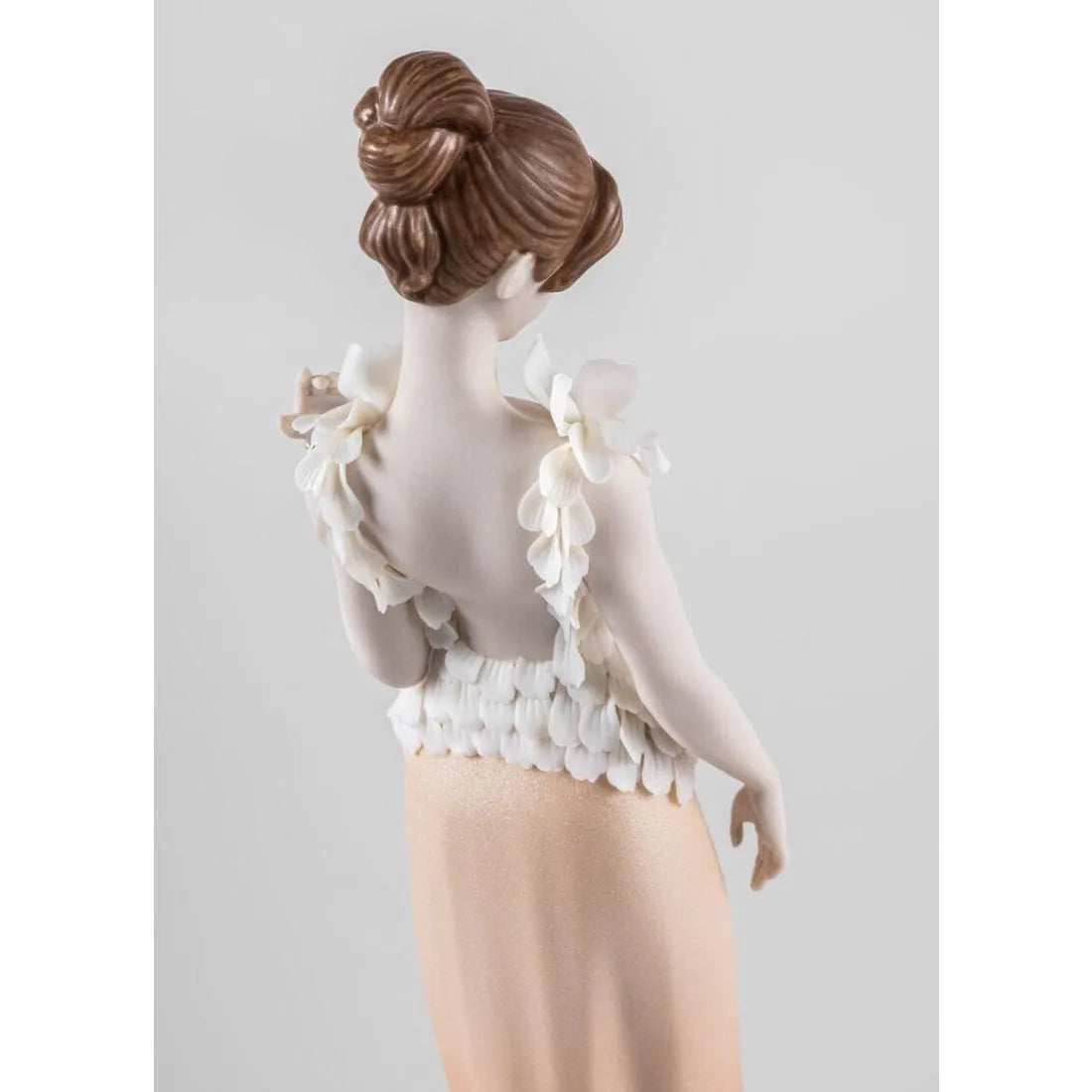 Exquisite Embroidery Sculpture (Limited Edition) (Lladro Special Order)