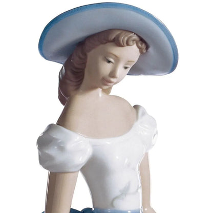 Fragances And Colors Woman Figurine (Lladro Special Order)