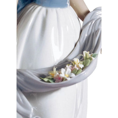 Fragances And Colors Woman Figurine (Lladro Special Order)