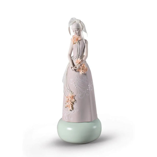 Haute Allure Exclusive Model Woman Figurine (Limited Edition) (Lladro Special Order)