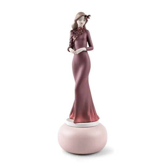 Haute Allure Timeless Style Sculpture (Limited Edition) (Lladro Special Order)