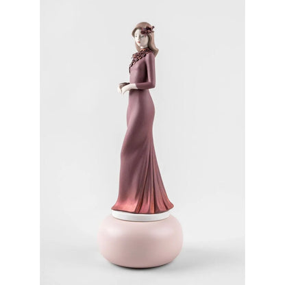 Haute Allure Timeless Style Sculpture (Limited Edition) (Lladro Special Order)