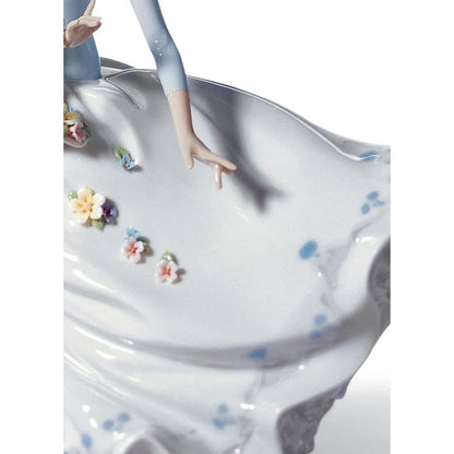 Petals Of The Wind Woman Figurine (Lladro Special Order)