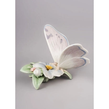 Refreshing Pause Butterfly Figurine (Lladro Special Order)