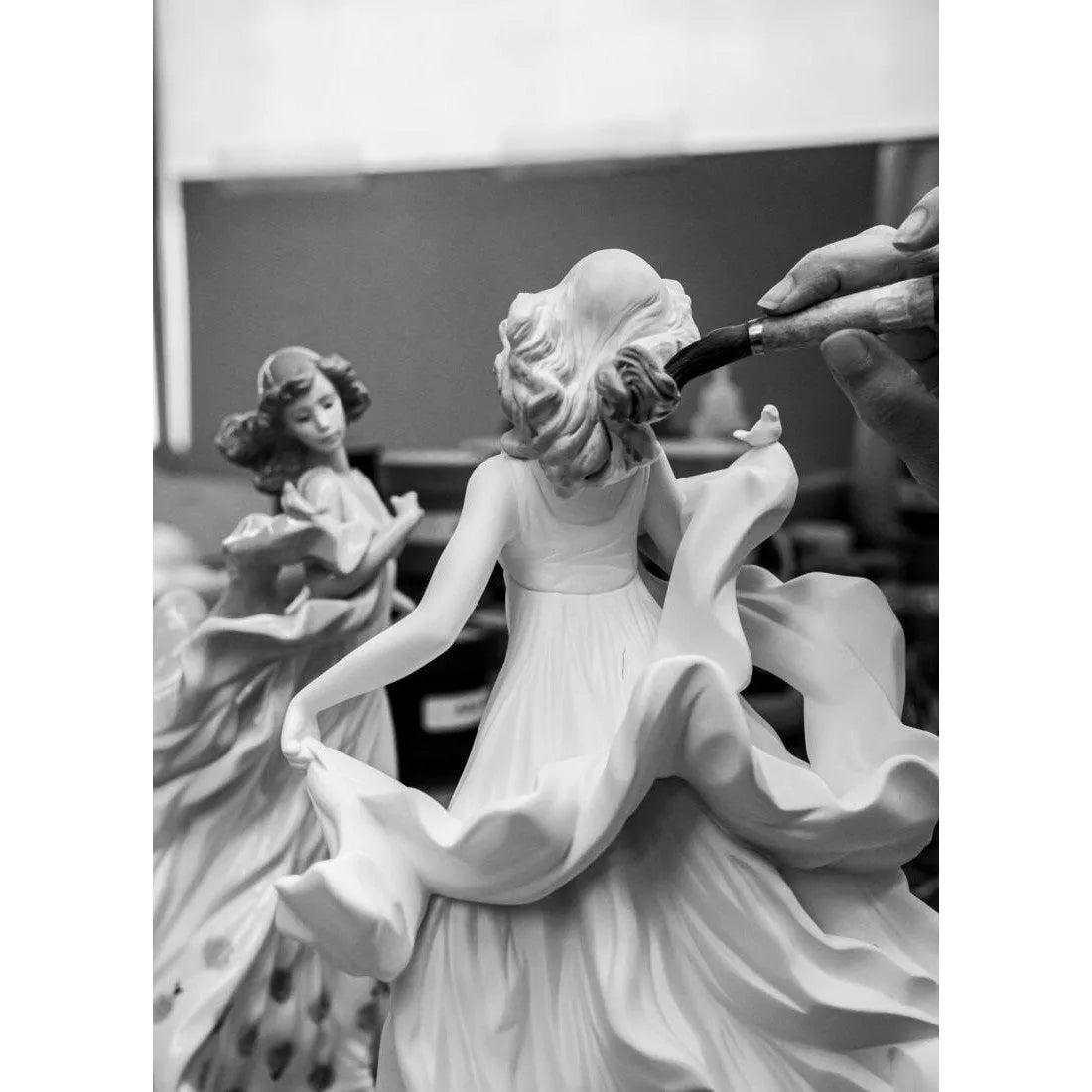 Summer Serenade Woman Figurine (Lladro Special Order)