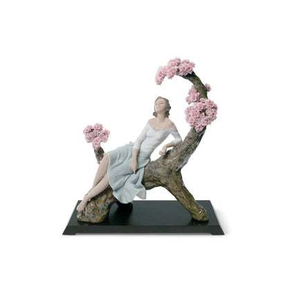 Sweet Scent Of Blossoms Woman Figurine (Limited Edition) (Lladro Special Order)