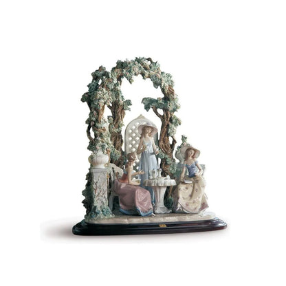 Tea In The Garden Women Sculpture (Limited Edition) (Lladro Special Order)