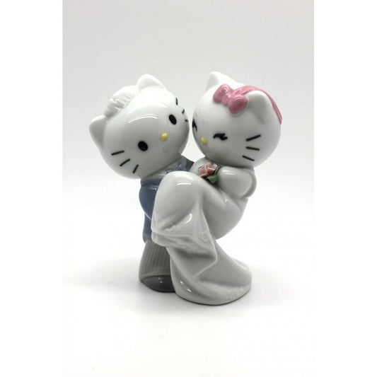 Hello Kitty Gets Married (Nao)